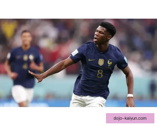 中超赛季中，上海海港表现稳健，保留争冠希望