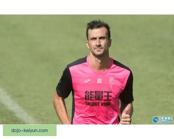 格拉纳达主帅战术风格解析：近期带队表现稳健场控制